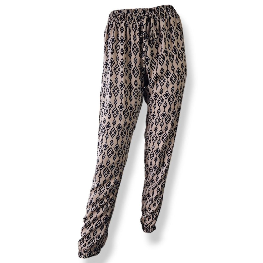 Persaya Beige & Black Geometric Patterned Pants